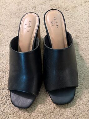 Chelsea & Zoe Black Open-Toe Slide Mules